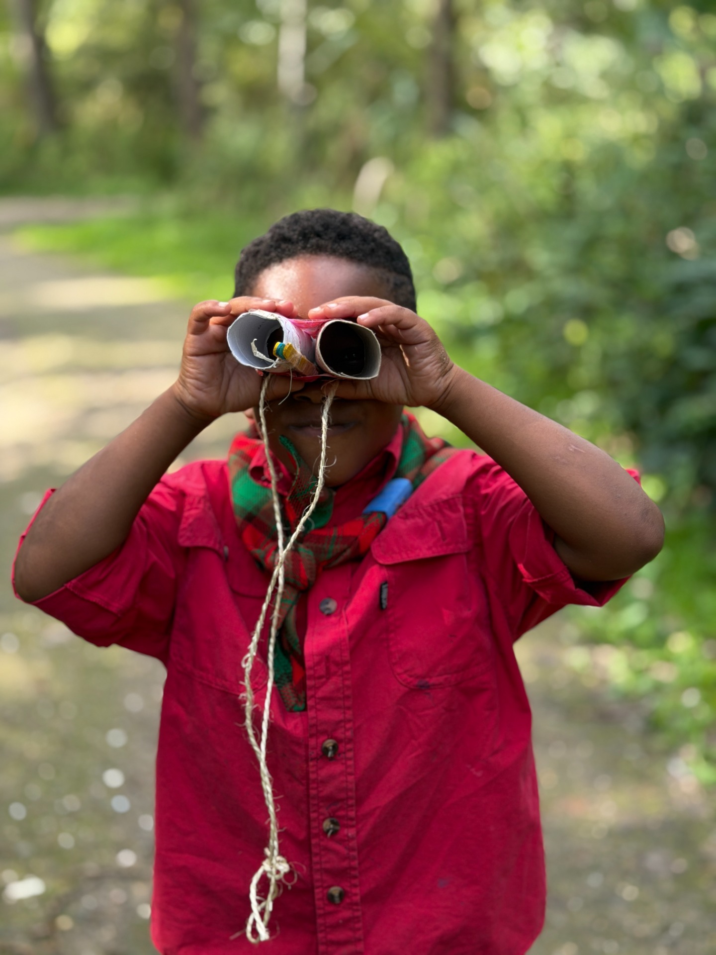 Een lid van scouting Marnix van sint Aldegonde uit Vlaardingen. Is in de natuur aan het spelen